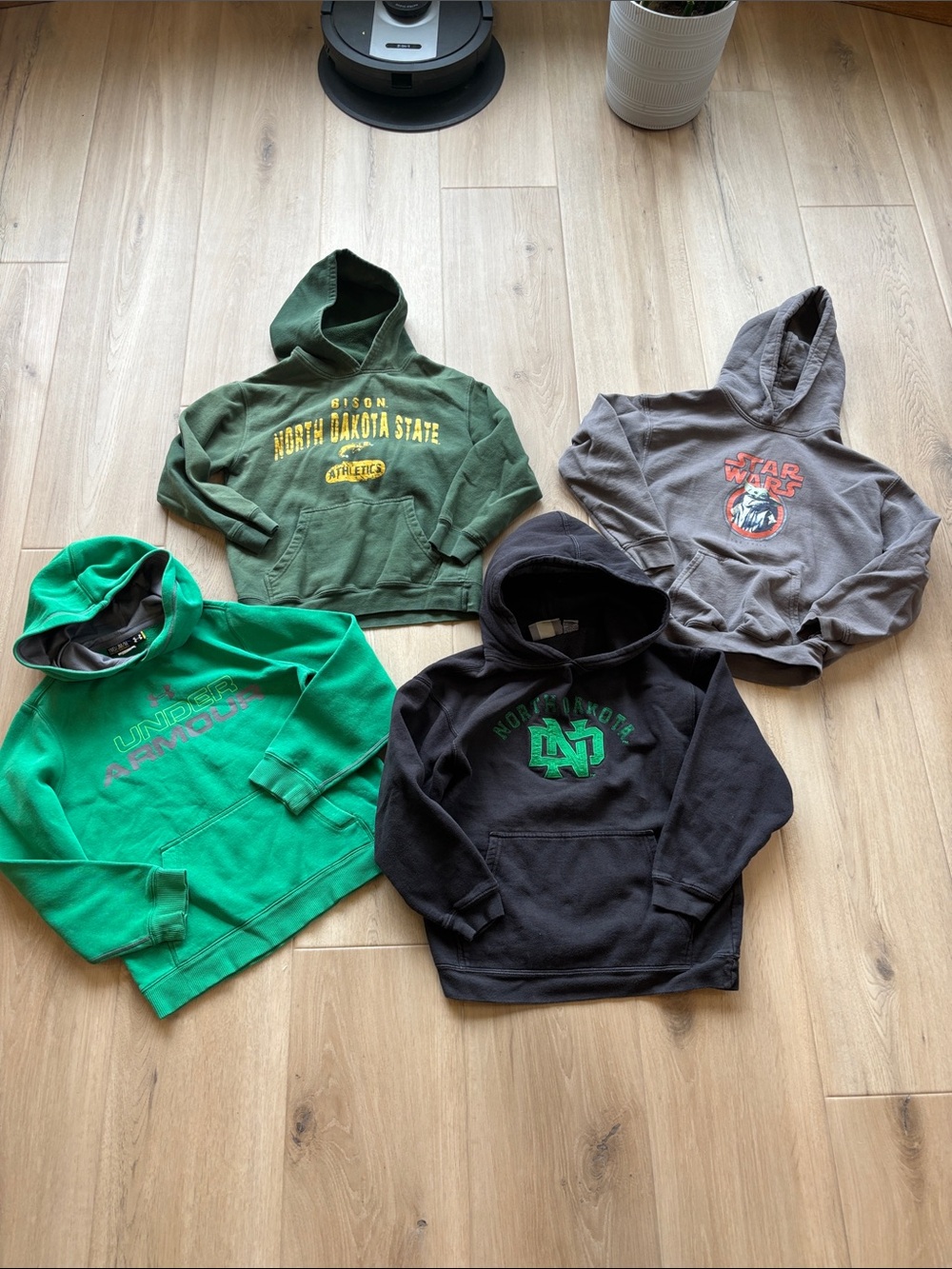 🧡bundle of 4 boys size medium hoodies🧡